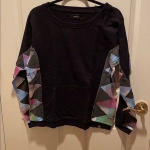 Black crew neck sweatshirt with pattern